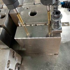 자동 <span class=keywords><strong>T</strong></span> 타입 다축 드릴링 태핑 머신 스크류 터미널 자동 CNC 수직/수평 드릴링 머신 - Product Image 2