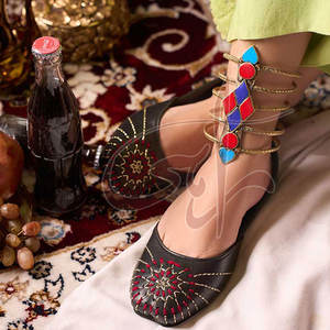 Khussa para Mujer en Tonos Tierra, Cuero Marrón Cálido Antideslizante, Estilo Rústico pero Elegante, Diseño Exquisito con Corte Láser, para Todas las Temporadas - Product Image 2