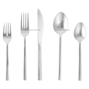 ชุดเครื่องใช้บนโต๊ะอาหารชุบเงินพร้อมที่จับสี่เหลี่ยมสำหรับโรงแรมและร้านอาหารชุดเครื่องใช้บนโต๊ะอาหารสุดหรู - Product Image 1