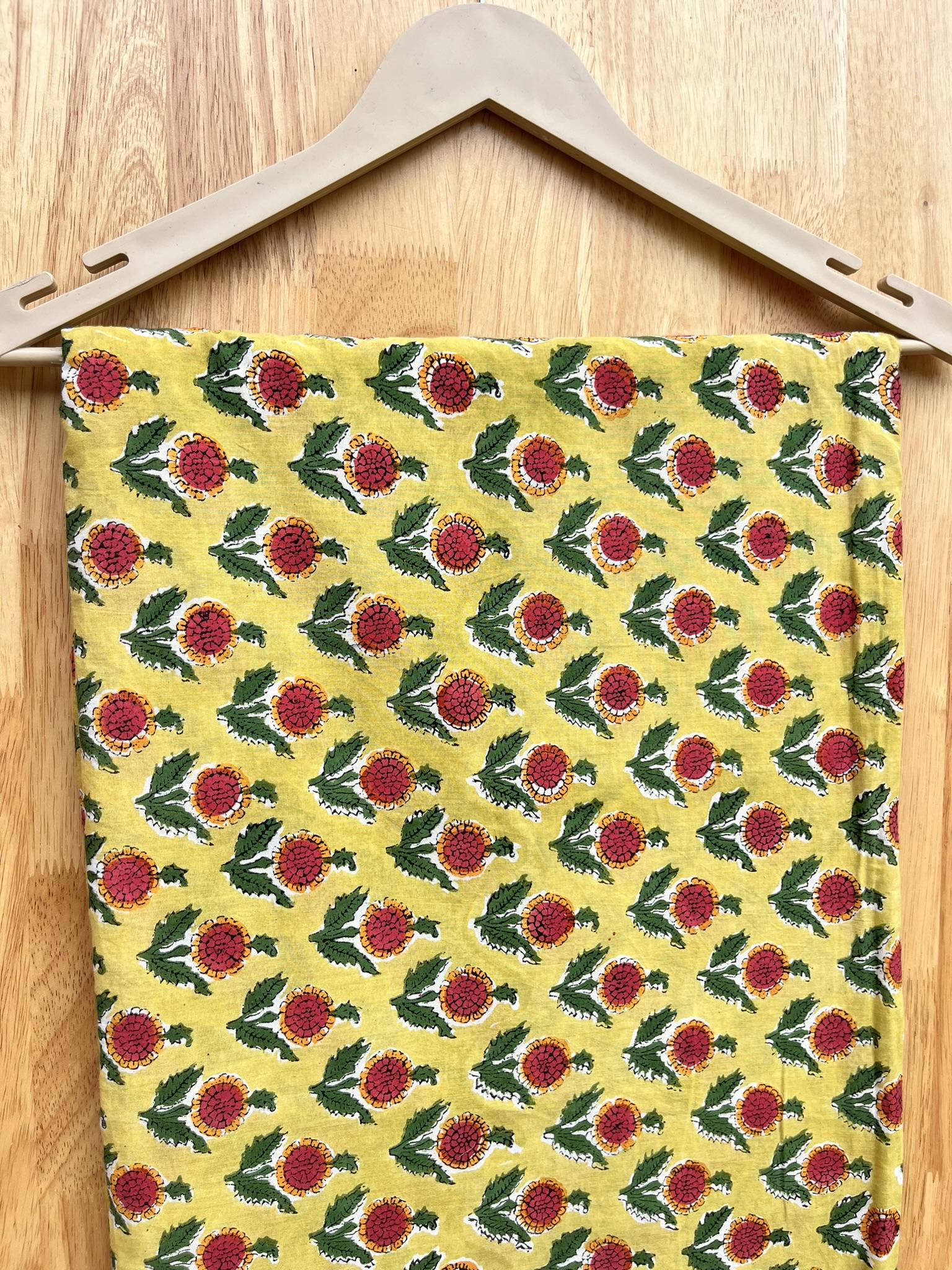 สีเหลือง