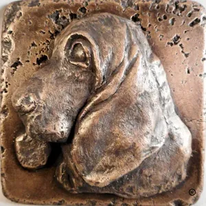 Bernie Basset Bronce Pared Acento 4 "x 4" Escultura - Product Image 1