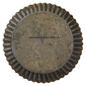 Lujoso plato redondo de metal galvanizado para servir perfecto para fiestas, uso en la cocina o decoración del hogar en diversos tamaños y diseños - Product Image 6