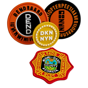 Étiquette de vêtement rectangle/carré pliée en silicone PVC haute visibilité en relief avec logo 3D personnalisé articles de mode - Product Image 2