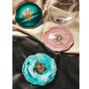 ชุดถาดรองแก้วทำจากเรซินเกล็ดทองสำหรับใช้ในบ้าน - Product Image 5