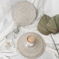 Chargeur d'assiettes en rotin blanc, plaques de chargeur naturel, quantité en vrac, napperons à bas prix, tapis de table pour décoration de table de mariage