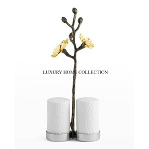 Salière et poivrière artisanales en corne de qualité supérieure avec texture naturelle et design élégant pour une décoration de salle à manger rustique - Product Image 2