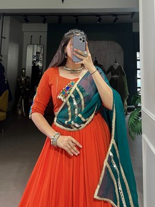 Diseñador tradicional indio Lehenga Choli para Navratri con puro rayón Lehenga y blusa de espejo Georgette Dupatta por exportación - Product Image 2
