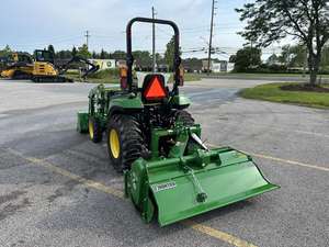Tractor John Deere 2032R 2024 Nuevo y Usado con Cargador Frontal de 220 y Frontier RT3062 - Product Image 3