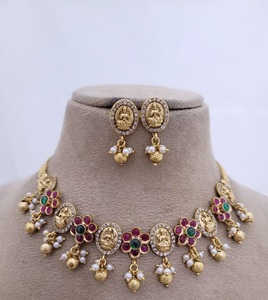 Magnifique ensemble de colliers de haute qualité en plaqué or avec boucles d'oreilles pour la collection de vêtements de mariage pour femmes - Product Image 3