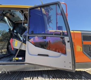 Offre d'enchères très demandée pour une pelle sur chenilles EC220EL 2022 avec une charge utile de 55 000 lb et un pince hydraulique - Product Image 3