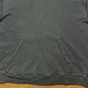 Sudadera con Capucha de Felpa Lavada al Ácido para Invierno con Forro Interior Ultra Suave para Máxima Comodidad, Opción de Logotipo Frontal - Product Image 6