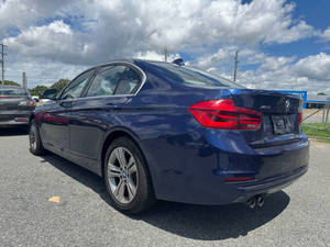 รถยนต์มือสองคุณภาพดีราคาประหยัด ปี 2017 บีเอ็มดับเบิลยู ซีรีส์ 3 รุ่น 330i xDrive พวงมาลัยซ้าย - Product Image 5