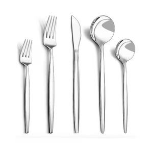 Juego de Cubiertos de Acero Inoxidable con Mangos de Diseño Curvo Incluye Tenedor, Cuchillo para Mantequilla y Cuchara de Mesa para Comer - Product Image 2