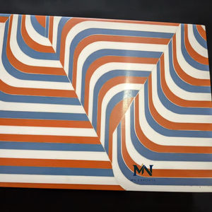 Boîte à bijoux artisanale en bois de résine colorée avec un design écologique de style ange pour bagues, boucles d'oreilles et cadeaux - Product Image 1