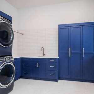 Système de meuble de buanderie moderne pour balcon Senger avec lave-linge et sèche-linge intégrés, rangement <span class=keywords><strong>en</strong></span> <span class=keywords><strong>bois</strong></span> et plan de travail <span class=keywords><strong>en</strong></span> marbre Arabescato - Product Image 6