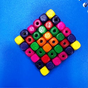 Cuentas Redondas de Madera Multicolores con Patrón de Corazón, Decoración de Pascua para el Hogar, Producto Artesanal Indio - Product Image 1