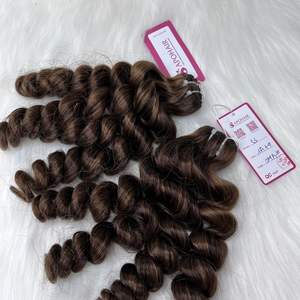Extensions de cheveux crus vierges vietnamiens de qualité supérieure de 24 pouces Mixte Piano Machine Trame Couture Corps Cheveux Ondulés Extensions Humains de qualité supérieure - Product Image 4