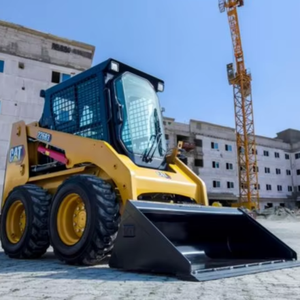 Minicargadora Cat 242D3 usada, bomba de cubo de carga nominal de 5 toneladas, cargadora de rueda delantera, Motor de engranajes Chancchai, Motor de engranajes - Product Image 1