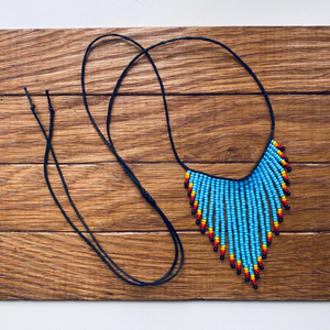 Gargantilla Delicada Impermeable con Cuentas de Semillas, Flecos Azules y Rojos |   Collar Tribal Bohemio Indígena Nativo para Mujer - Product Image 2