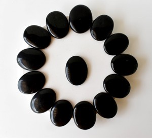 Vente en gros de pierres de méditation ovales en obsidienne noire pour la décoration et la méditation - Product Image 1