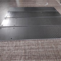 Plaque en fibre de carbone, plaque de matériau usinée CNC, composants de perçage, haute résistance, personnalisable pour applications industrielles