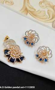 CONJUNTO DE COLLAR COLGANTE DE DIAMANTE AMERICANO DE MODA CON ESTILO DE FLOR Y CLÁSICO CHAPADO EN ORO SIN COLLAR COLGANTE DE CADENA MUJER Y NIÑA - Product Image 2