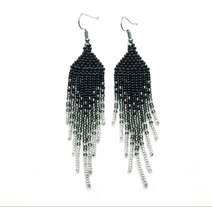 Boucles d'oreilles à franges et pompons faites à la main - Or - Longues - Product Image 2