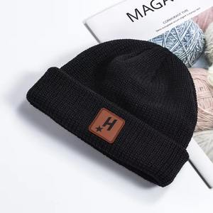 Bonnets à logo personnalisé Vente en gros OEM Chapeaux d'hiver en tricot Fournisseur direct de l'usine Couvre-chef de mode confortable et chaud pour hommes et femmes - Product Image 2