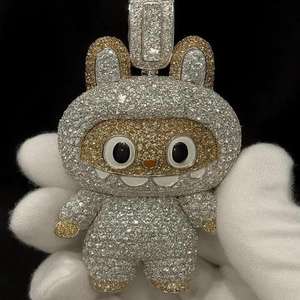 Pendentif Breloque en Moissanite VVS Certifiée GRA, Forme Hibou LABUBU Classique Plaqué Or 19 Carats, Taille Ronde, pour Enfants et Usage Unisexe - Product Image 2