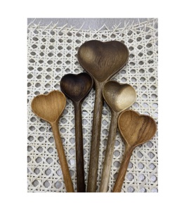 Vente chaude d'usine 16cm de long Double coeurs cuillère en bois pour thé et café pour la maison hôtel Restaurant vaisselle et décor de fête - Product Image 1