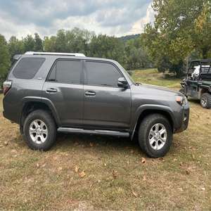 Toyota 4 Runner d'occasion Assez utilisé Frais et propre sans accident Conduite à gauche à droite Meilleur prix à vendre - Product Image 3