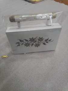 กระเป๋าคลัทช์ผ้าม็อบทำจากเรซินโบฮีเมียนทำมือมุกแท้ออกแบบให้เหมาะกับงานแต่งงานของชาวอินเดีย - Product Image 3