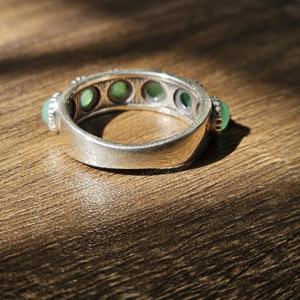 Anillo de Plata de Ley 925 con Gema de Crisoprasa Verde, Engaste Clásico con Puntas, Diseño Elegante, Calidad Extrema, Regalo para Bodas y Fiestas - Product Image 3