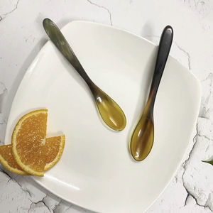 ช้อนเขาควายธรรมชาติ ทำด้วยมือและขัดเงา เหมาะสำหรับเสิร์ฟเครื่องเทศ น้ำจิ้ม หรือใช้ตกแต่งโต๊ะอาหาร คุณภาพสูง - Product Image 1