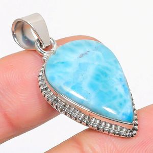 Colgante clásico de Plata de Ley 925 con piedra preciosa de Larimar cortada en Pera, joyería fina elegante para fiestas y ocasiones especiales - Product Image 3