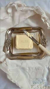 Plat à beurre en acier inoxydable écologique avec couvercle rabattable, durable et contemporain, pour servir le fromage dans la cuisine et la salle à manger - Pour une fraîcheur optimale - Product Image 2