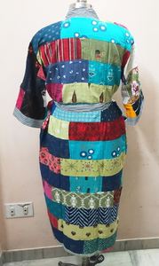 ชุดกิโมโนอินเดีย วินเทจ กิโมโนรีไซเคิล ชุดคลุมกิโมโน ของขวัญสำหรับเธอ ชุดคลุมกิโมโนอินเดียลายปะติด ชุดคลุมกิโมโนทำมือลายดอกไม้ ชุดนอนกิโมโนริยา - Product Image 4