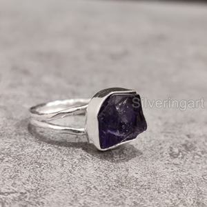 Joyería de piedra en bruto Anillo de mujer Piedra preciosa de amatista cruda natural Piedra NATAL DE FEBRERO Aniversario martillado Anillo de plata esterlina 925 - Product Image 2