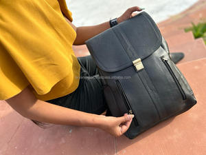 Nuevo estilo Vintage Look Mochila genuino de cuero negro Mochila de viaje Bolsa de viaje de cuero de oficina de gran capacidad para hombres y mujeres - Product Image 4