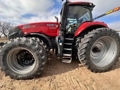 Tractor Agrícola IH Magnum 280 4WD de 25HP, Alta Productividad y Seguridad, Listo para la Venta - Product Image 2
