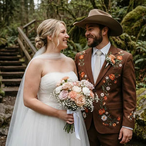 Traje de boda occidental para hombre, color marrón, con bordado floral |   Conjunto de Blazer y Pantalón Estilo Vaquero para Novio - Product Image 1