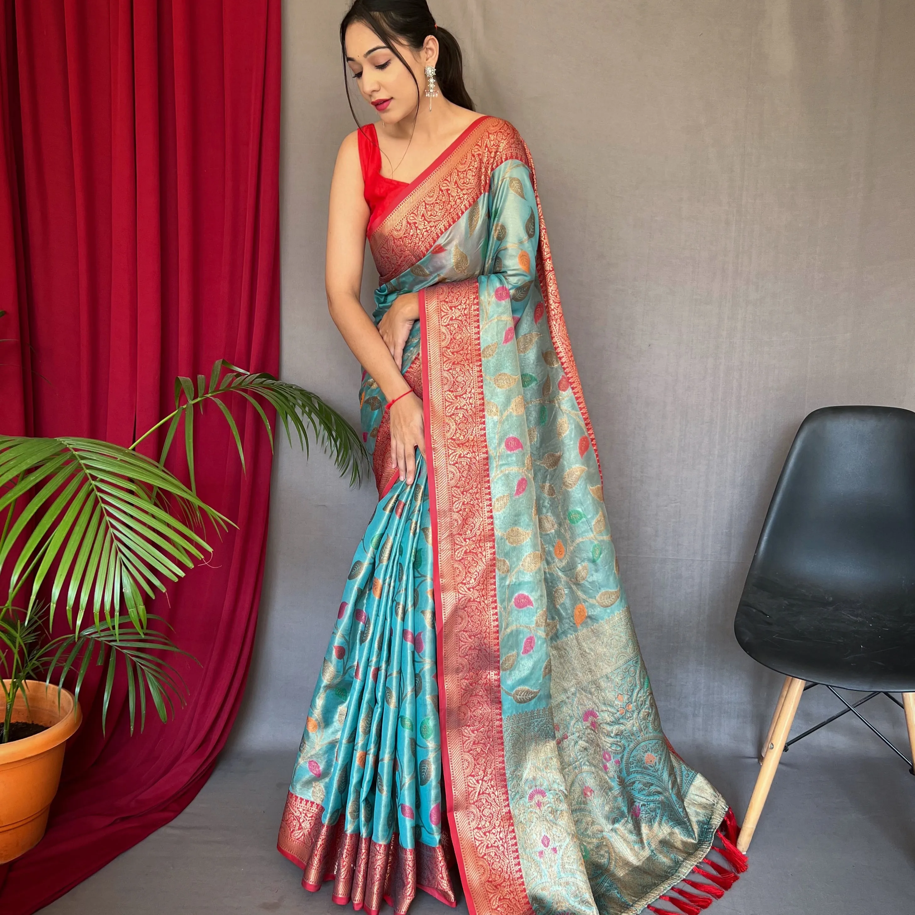 PURE KANJEEVARAM SOIE SAREES. PRODUIT D'ORIGINE SOFT HANDLOOM. SUPERBE ANTIQUE HANDLOOM SAREES LOURD DORÉ GRAND JACQUARD