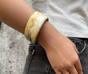 Bracelets de manchette en corne de buffle naturelle Bracelets larges en corne polie pour femmes Bijoux Boho Accessoires de mode - Product Image 5