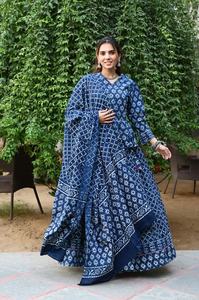 Conjunto de Lehenga Choli Dupatta Tradicional de Algodón 100% con Estampado Dabu Indigo Hecho a Mano para Bodas, Playa, Graduación - Ropa Étnica - Product Image 5