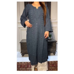 Conjunto Kurta Plazzo tradicional de moda para el verano con intrincados bordados y detalles de lámina para fiestas informales y festivas - Product Image 3