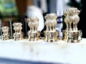 Meilleur coffret cadeau promotionnel pour les entreprises Plateau rond en émail sculpté à la main de 3 plats et assiettes de luxe personnalisés pour le festival de Diwali - Product Image 3