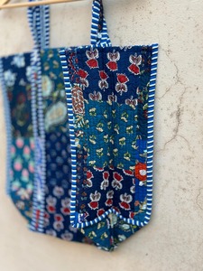 กระเป๋าผ้าคอตตอนลายบล็อกทำด้วยมือสำหรับผู้หญิงกระเป๋าเดินทางสไตล์โบฮีเมียนกระเป๋าสะพายไหล่กระเป๋าใส่ดอกไม้ขนาดใหญ่ของขวัญสำหรับเพื่อนเจ้าสาวในวันธรรมดา - Product Image 3