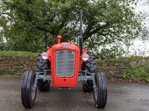 Tractor Agrícola Usado Massey Ferguson 35X 2WD con Transmisión por Engranajes - Product Image 5