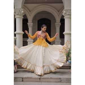 Colección Navratri Lehenga Choli 2025 - Ropa de Fiesta Moderna Reversible, Completamente Cosida, Tela de Algodón y Trabajo Kora - Product Image 1