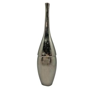Grand vase à fleur étroit en aluminium avec surface oxydée et forme classique idéal pour les maisons traditionnelles et l'utilisation de la salle de puja - Product Image 2